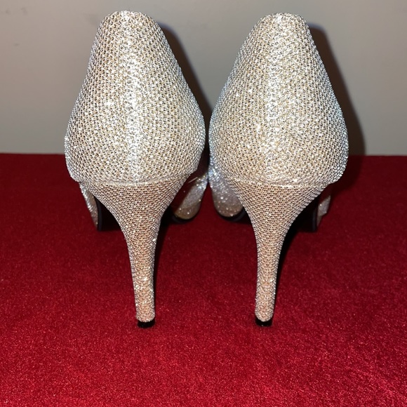 David’s Bridal Gold Heels - Picture 5 of 6